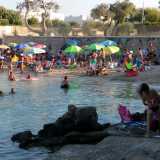 ...che porta alla spiaggia di �Porto Cavallo�, piccola e quasi sempre affollata insenatura sabbiosa (foto di Antonio Caradonna)